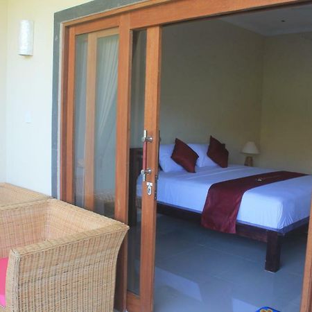 Dayuh Homestay Amed Exterior foto