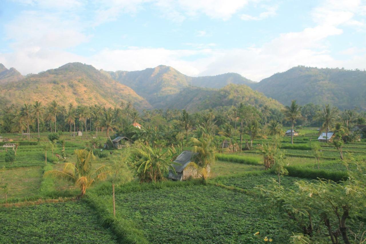 Dayuh Homestay Amed Exterior foto