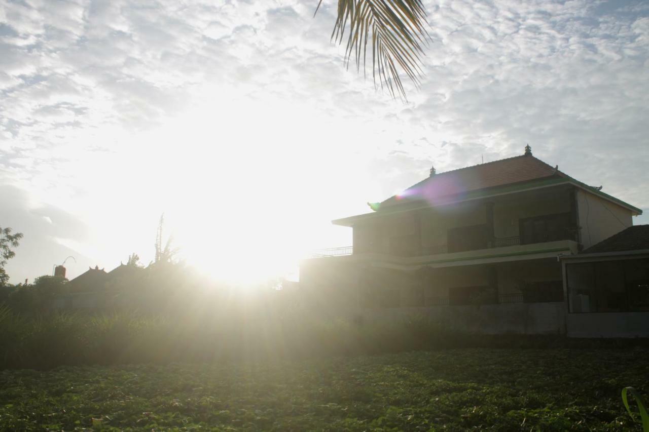 Dayuh Homestay Amed Exterior foto