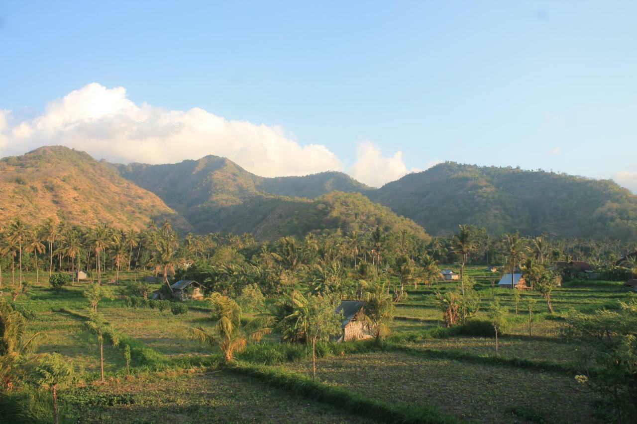 Dayuh Homestay Amed Exterior foto