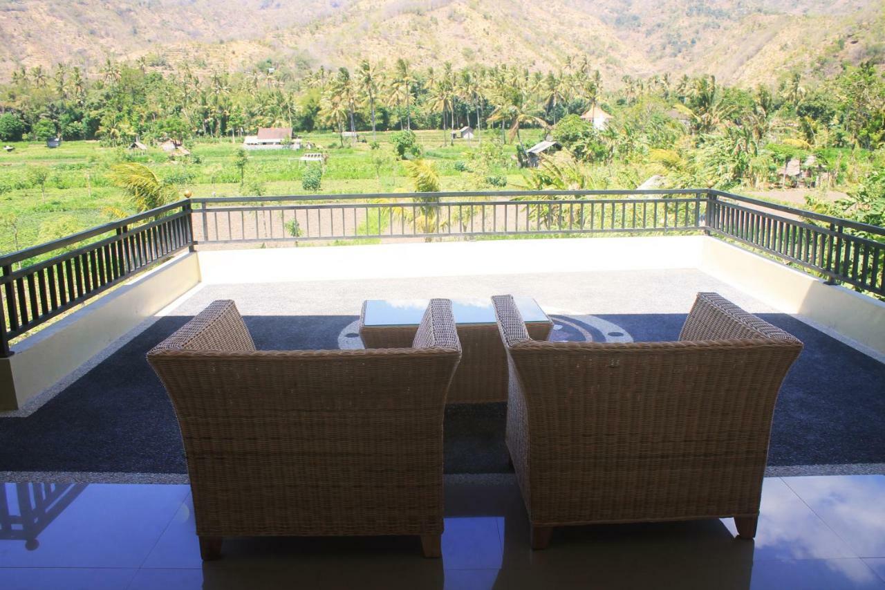 Dayuh Homestay Amed Exterior foto